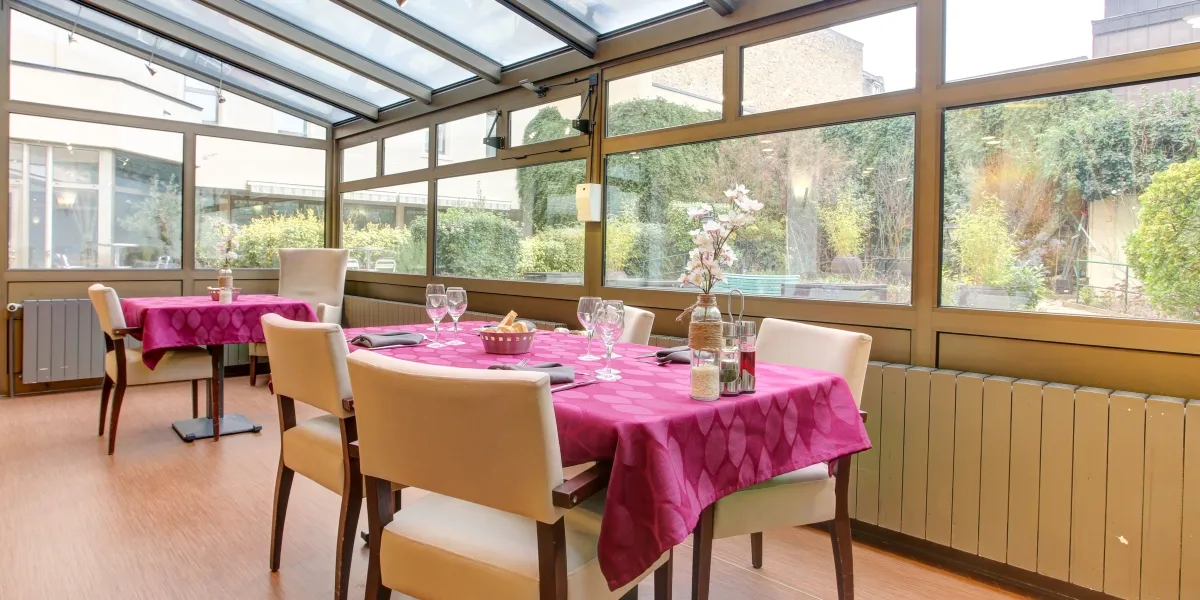 2022_PLACE%2520ROYALE_Restaurant%2520des%2520familles_4_0