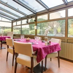 2022_PLACE%2520ROYALE_Restaurant%2520des%2520familles_4_0