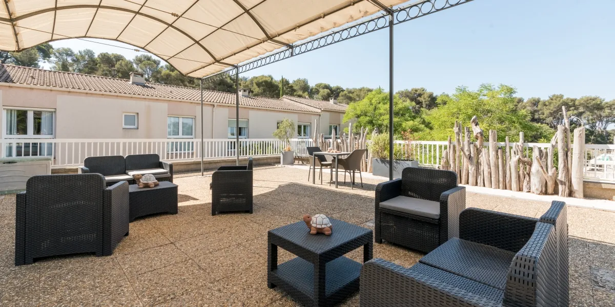 2021_KORIAN_83_LESPINSBLEUS_Terrasse_1_0