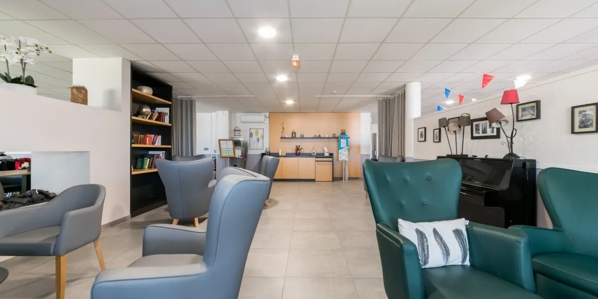 2021_KORIAN_83_LESPINSBLEUS_Salon_3_0