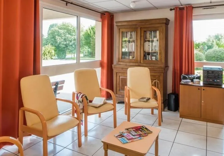 IE_4_EHPAD_Korian_Reine_Mathilde_Grainville_bibliotheque